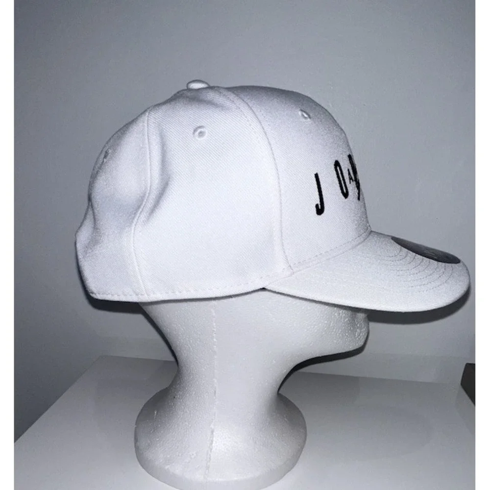 (8)Nike Air Jordan Kids Hat White Snapback Cap Jumpman  Boys Logo Size 8-20